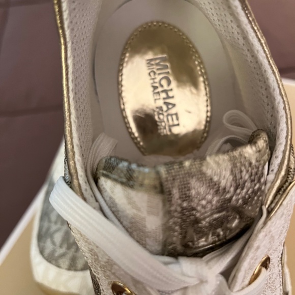 Michael Kors Sneakers - Picture 4 of 7